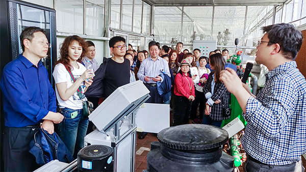 CILICILI视频APP看片技术专家为培训班介绍水肥一体化系统 CILICILI视频APP看片技术专家为培训班介绍水肥一体化系统