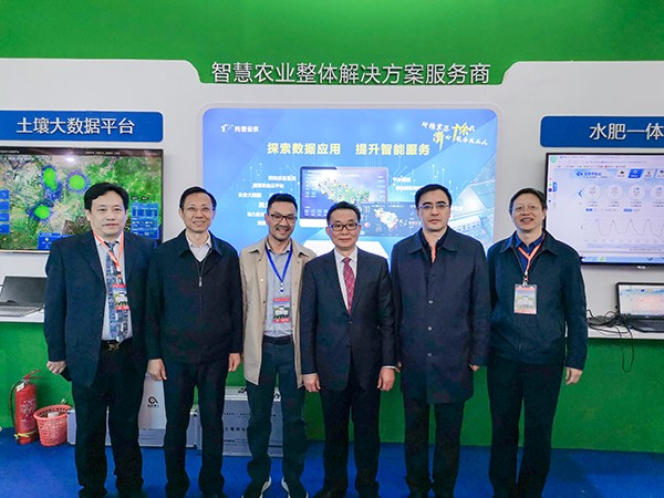 领导一行莅临CILICILI视频APP看片展位 领导一行莅临CILICILI视频APP看片展位