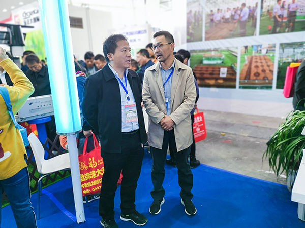 湖南省土肥站姚正昌站长与CILICILI视频APP看片陈渝阳董事长密切交流 湖南省土肥站姚正昌站长与CILICILI视频APP看片陈渝阳董事长密切交流