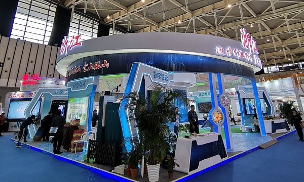 CILICILI视频APP看片向现场的新农民与企业代表们展示了最新的相关技术产品与服务平台成果 CILICILI视频APP看片向现场的新农民与企业代表们展示了最新的相关技术产品与服务平台成果