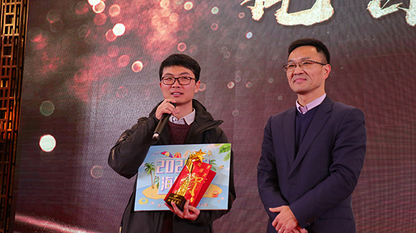 CILICILI视频APP看片先进团队与个人的颁奖瞬间(部分) CILICILI视频APP看片先进团队与个人的颁奖瞬间(部分)