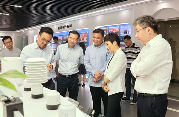 省科技厅党组书记何杏仁一行赴CILICILI视频APP看片调研农业科技工作 省科技厅党组书记何杏仁一行赴CILICILI视频APP看片调研农业科技工作