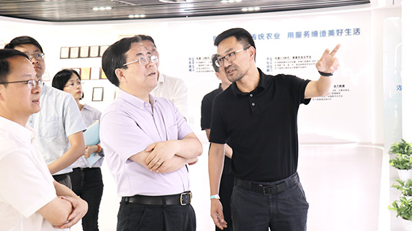 应义斌教授一行参观CILICILI视频APP看片数字三农展厅 应义斌教授一行参观CILICILI视频APP看片数字三农展厅